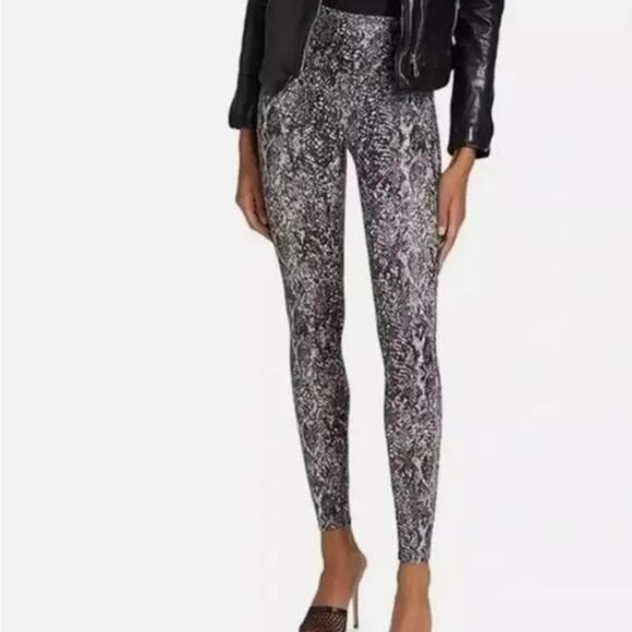 SPANX  Faux Leather Snake Shine Leggings in Grey Snake M - Picture 1 of 9